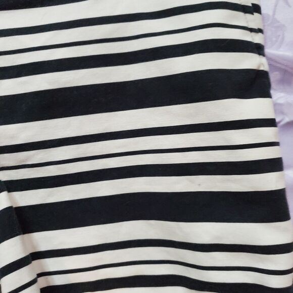 🔹️Apt 9 Black & White Stripe Cuffed Shorts Size 4 - Picture 4 of 10